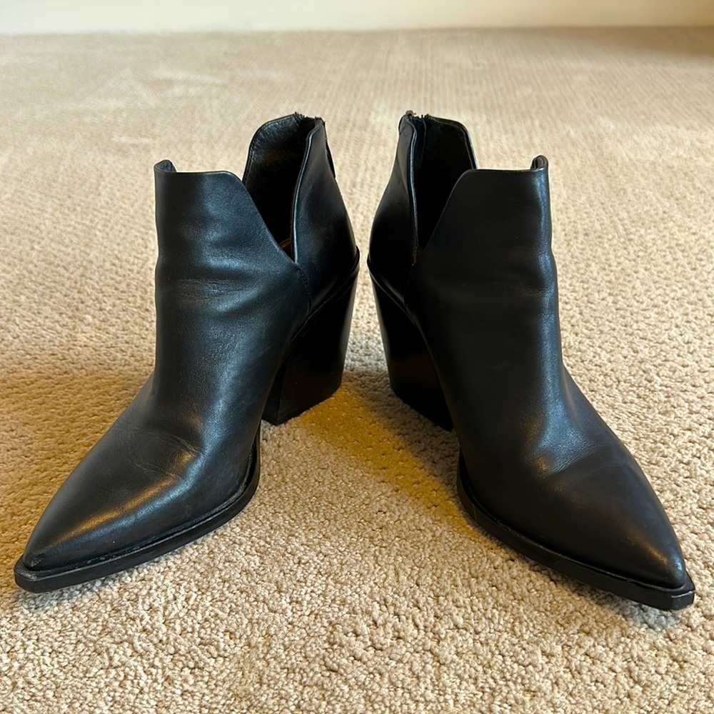 Vince Camuto Black Leather Gigietta Bootie, Size 10